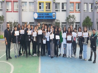 Esenyurt’ta Okullarda karne heyecanı: Yarıyıl tatili başladı