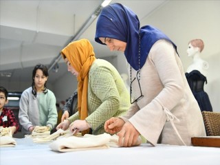 Esenyurtlu kadınlar depremzedeler için üretiyor