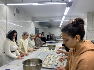 Esenyurt'ta Öğretmenler eğitime ara verdi, ekmek üretmeye başladı!
