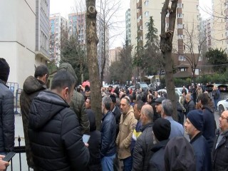 Esenyurt SGK önünde EYT izdihamı