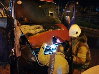 CHP'nin Silivri’de seçim aracı yandı