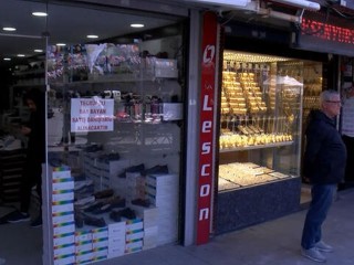 Esenyurt'ta kuyumcuya ulaşamayınca ayakkabıcıyı soydular