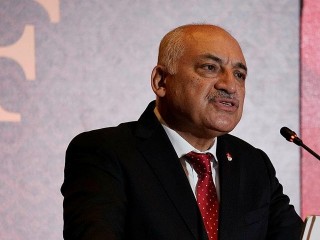 Tüm liglerdeki maçlar süresiz olarak erteledi