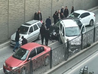 Esenyurt'ta zincireme kaza! Ani fren yaptı, 5 araç birbirine girdi