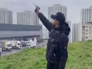 Belinden çıkardı, rastgele ateş etti!