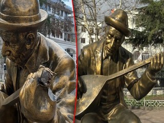 Avcılar'da zarar verilen Aşık Veysel’in kırılan sazı yeniden yapıldı