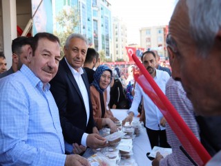 AK Esenyurt'tan Aşure Programı: Birlik Kazanında Kardeşlik Kaynadı”