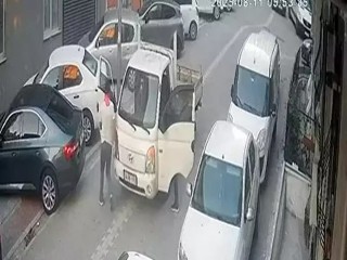 Avcılar'dan çaldıkları kamyonetle başka bir aracın ses sistemini çaldılar