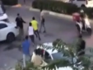 Esenyurt'ta dehşet! Sokak ortasında öldüresiye dövdüler!