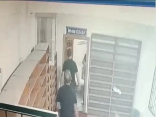 Esenyurt'ta Gözaltı Operasyonunda İmamla Polis Arasında Tartışma Yaşandı