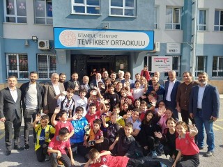 Esenyurt Kent Konseyi gençlerle kütüphane açtı