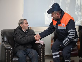 Esenyurt'ta Yolda Bulduğu Para Dolu Poşeti Sahibine Teslim Etti…