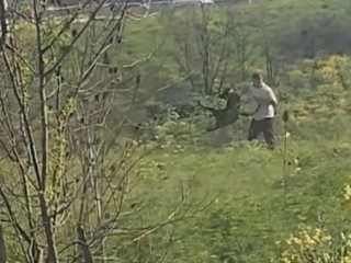 Avcılar’da kan donduran görüntü! Köpeği acımasızca dövdü