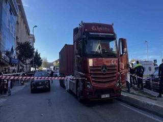 Esenyurt’ta tırın çarptığı kadın hayatını kaybetti