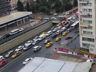 Esenyurt’ta Köprü Üzerinde Trafik Çilesi: Sürücüler İsyan Etti