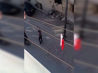 Esenyurt’ta polise tonavidalı saldırı!