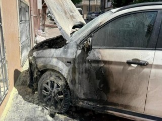 Esenyurt'ta Maskeli Kundakçılar Araçları Yakıp Kaçtılar!