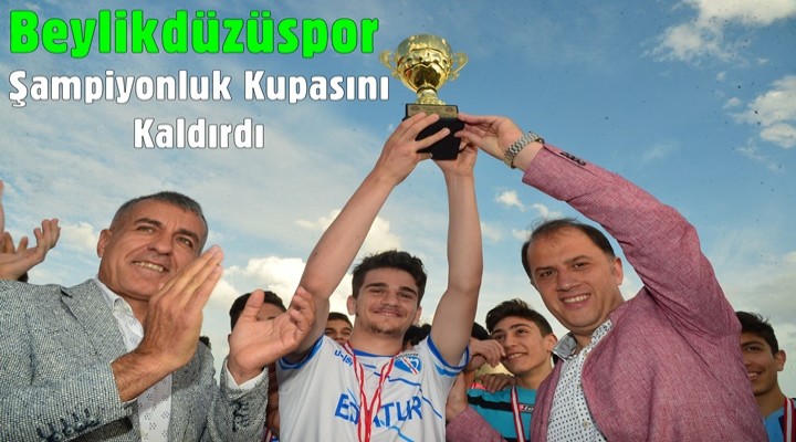 Beylikdüzüspor Şampiyonluk Kupasını Kaldırdı