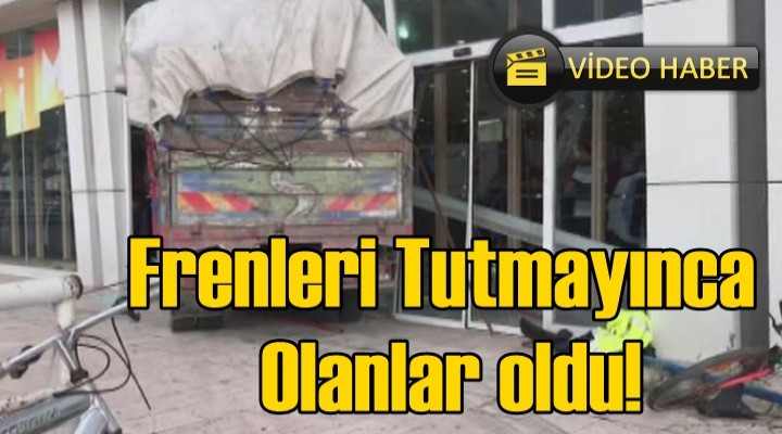 Beylikdüzü’nde freni patlayan kamyonet AVM’ye daldı