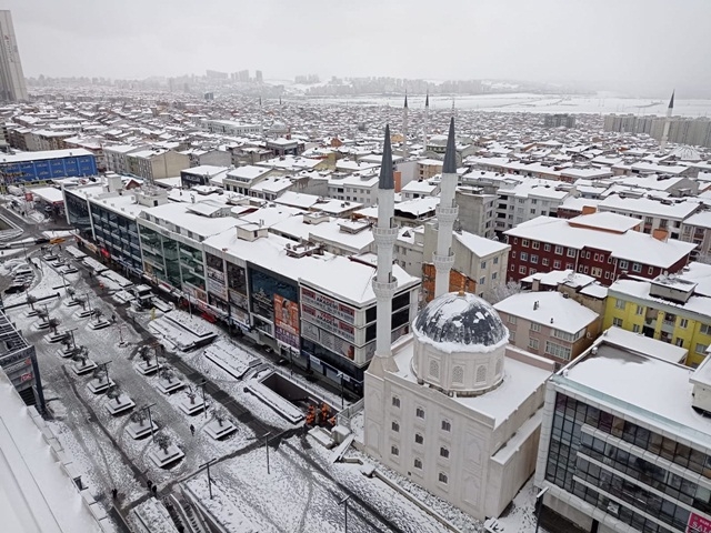 Beyaz gelinliğe bürünen Esenyurt havadan görüntülendi