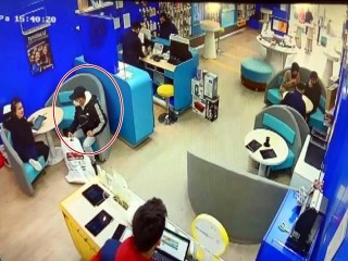 Esenyurt'ta müşteri gibi gelen hırsız cep telefonunu çaldı