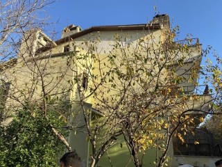 Büyükçekmece'de iki katlı villaya polis baskını! Çok sayıda silah ve mühimmat ele geçirildi