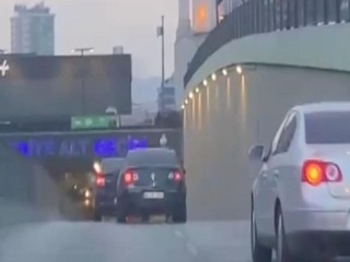 Esenyurt’ta trafikte tartıştığı sürücüyü önce takip etti ardından defalarca araca çarptı