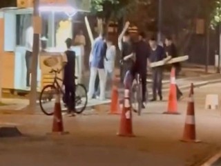 Esenyurt’ta parkta kalaslı kavga
