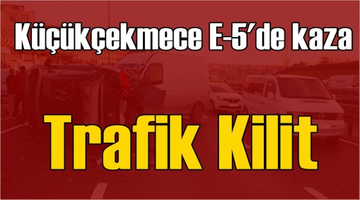 Küçükçekmece'de kaza: Trafik kilit